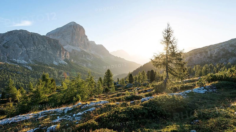 Sunrise in front of the peaks of Col dei Bos and Tofane