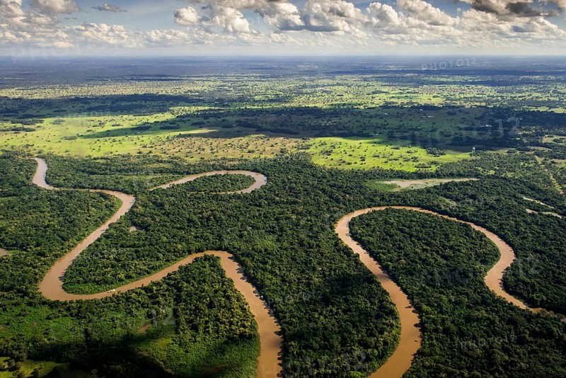 Rio Aquidauana flows through jungle