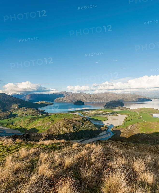 View on Lake Wanaka and mountains