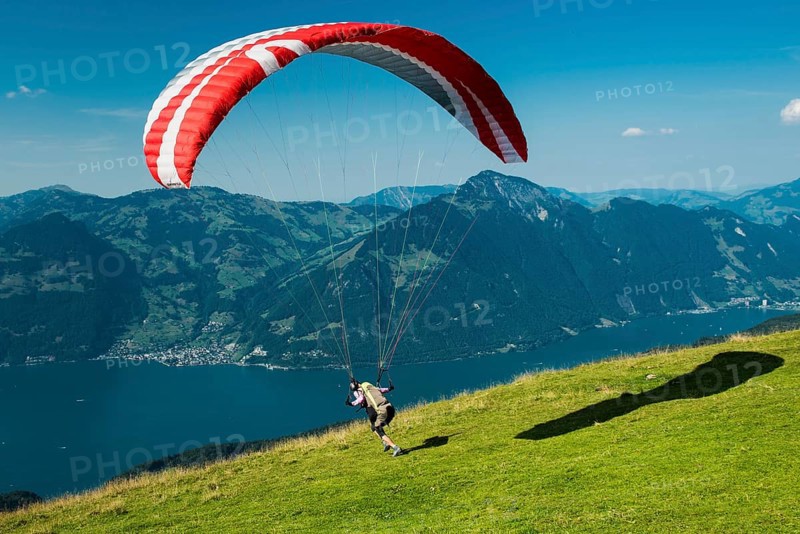 Paraglider starting near Emmetten