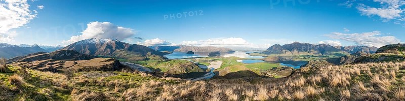 View on Lake Wanaka and mountains