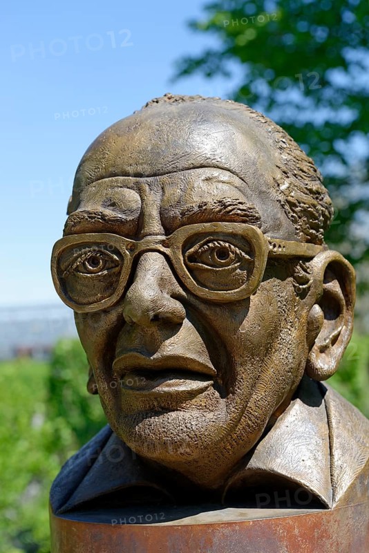 Monument to Prof. Dr. Richard Hansen