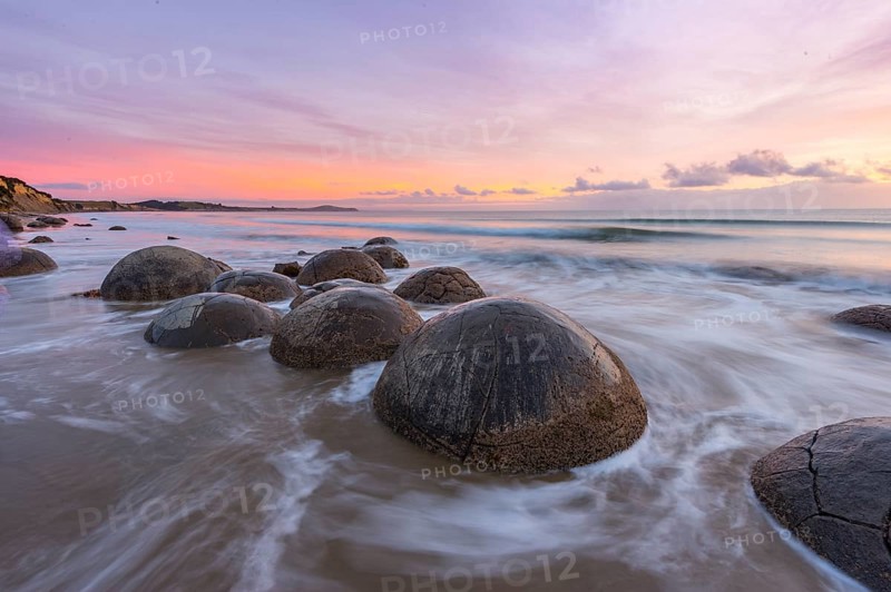 Moeraki boulders
