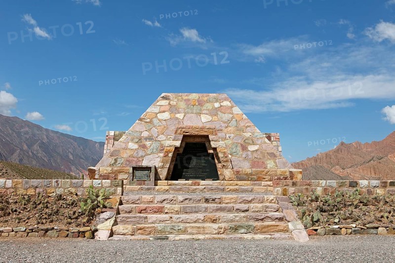 Monument to honor the discoverers Ambrosetti and Debenedetti
