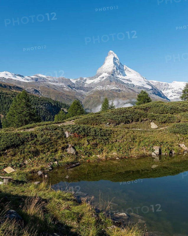 Snow-covered Matterhorn behind the Leisee