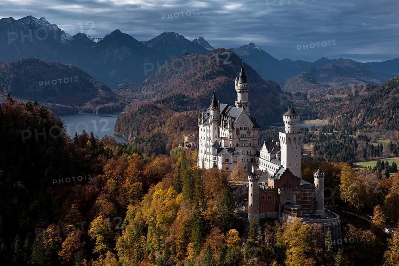 Schoss Neuschwanstein in autumn