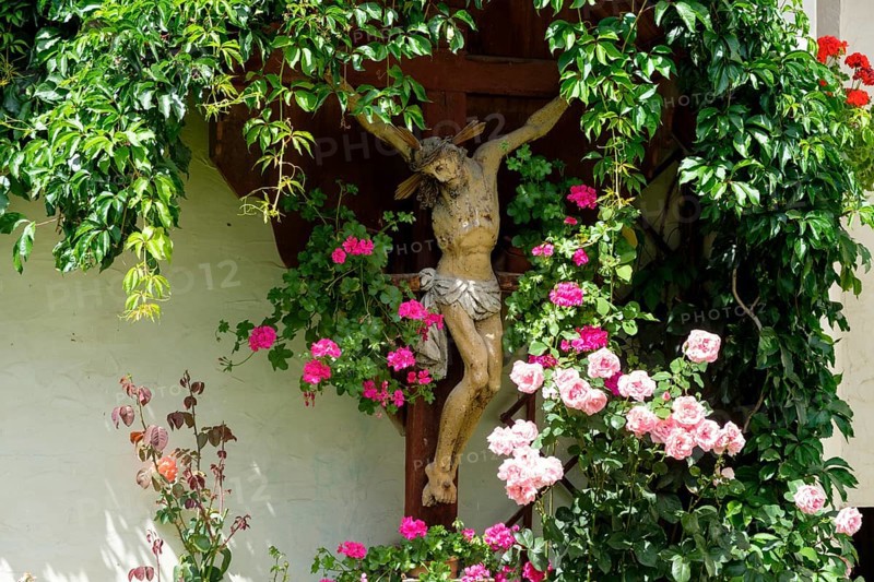 Wayside cross at the Tschoggenhaus