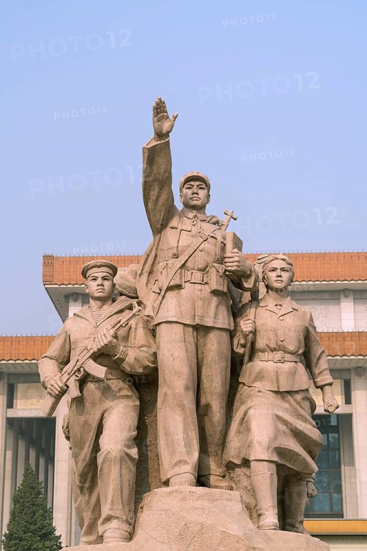 Monument in front of the Mao Mausoleum