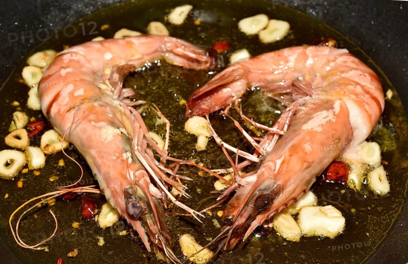 King prawns with garlic and chili in a pan