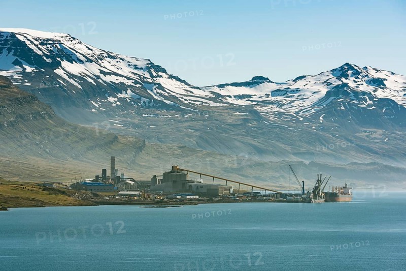 Aluminium hut in front of snowy mountains