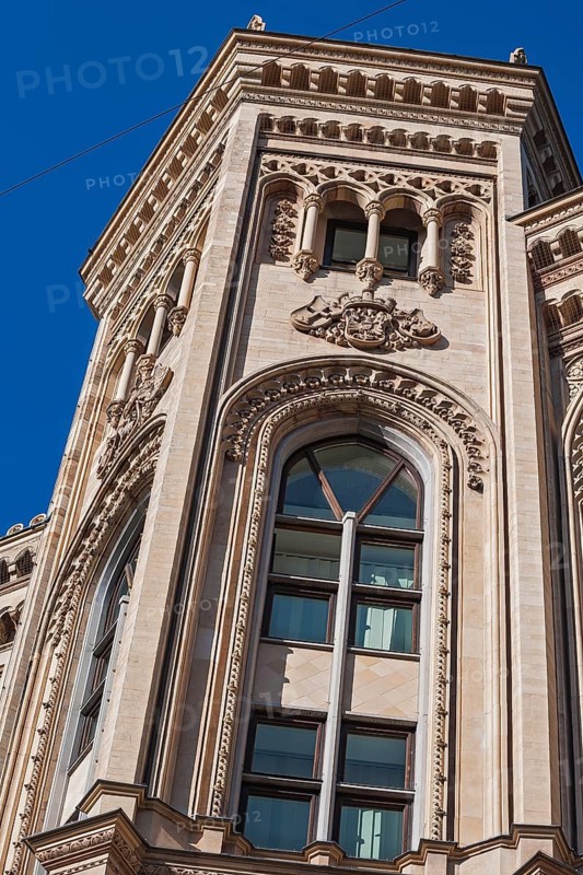 Bay window with arched window on the facade
