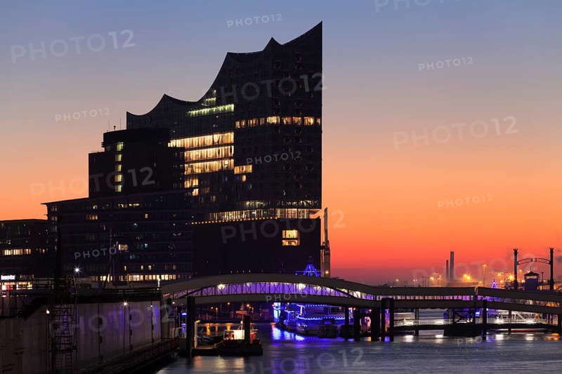 Elbphilharmonie and Uberseebrucke at sunrise