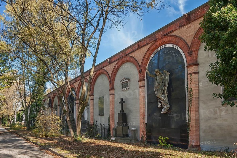 Gravesites at the Eastern Wall