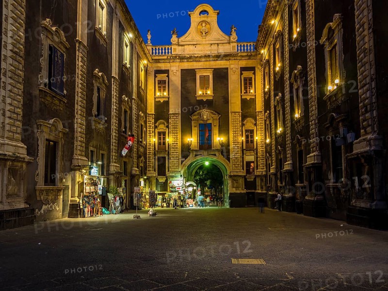 Porta Uzeda