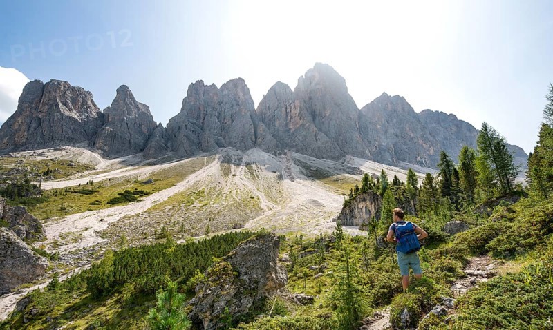 Hikers on the hiking trail to the Geisler Alm