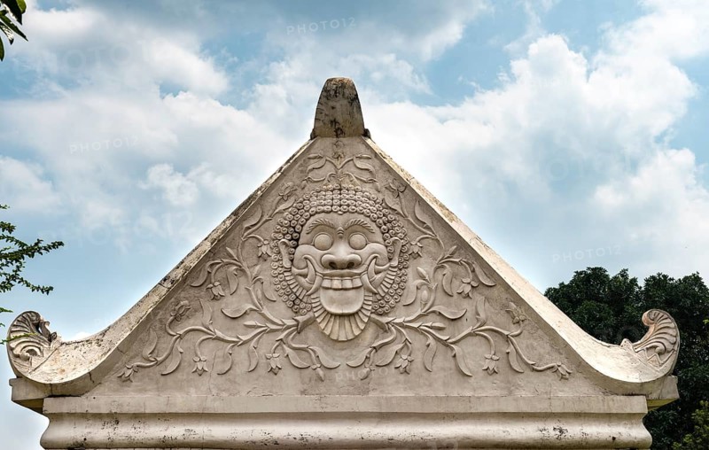 Relief of a grimace on an archway