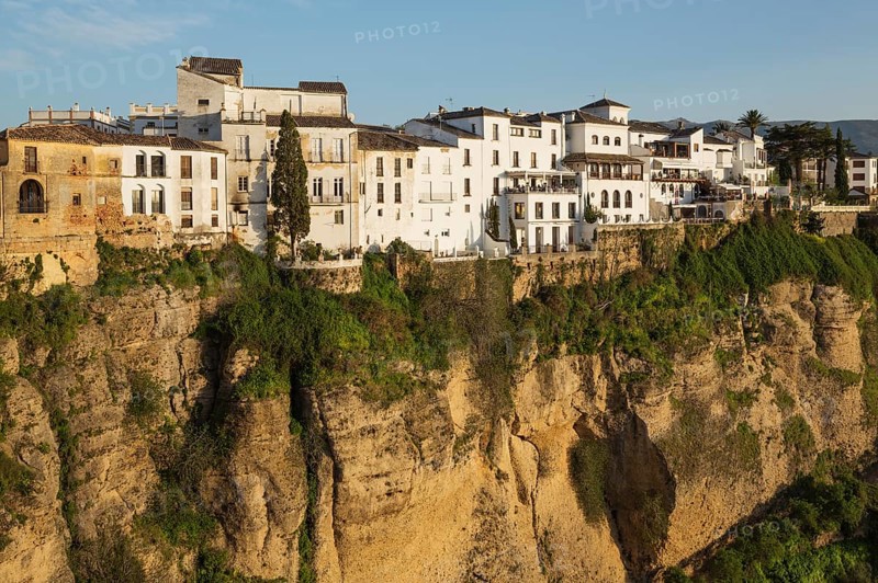 White Town high above the river gorge El Tajo
