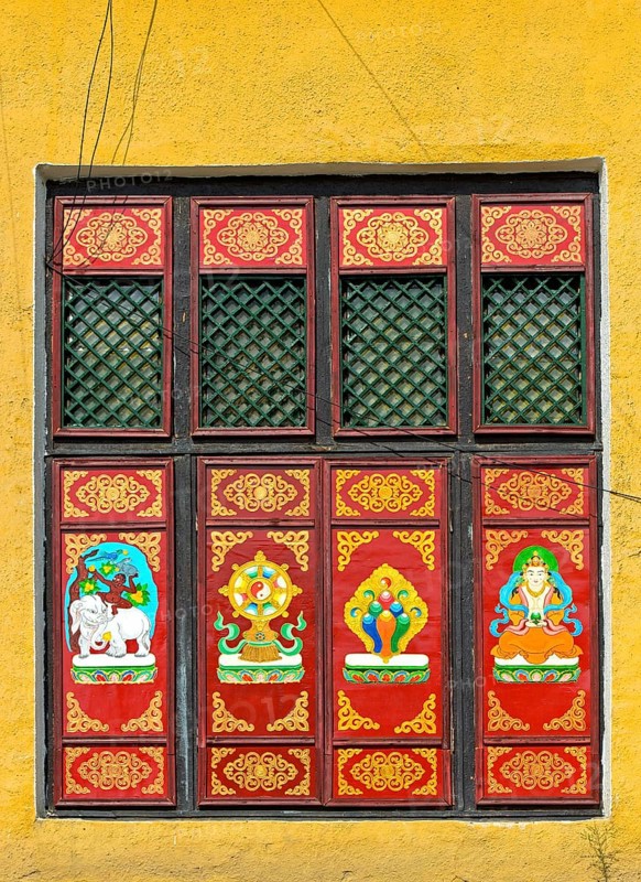 Traditional Buddhist motifs on wall