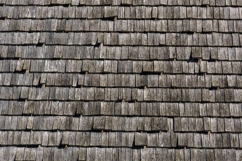 Roof with wooden shingles