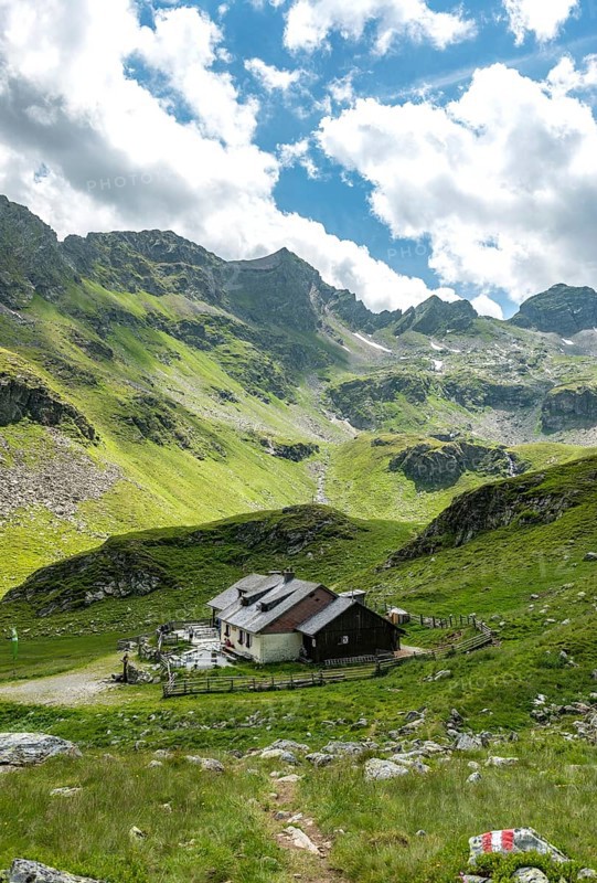 Mountain cabin in Alpine Valley