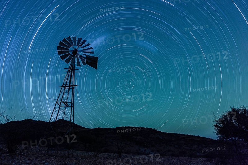 Wind pump in front of a starry sky