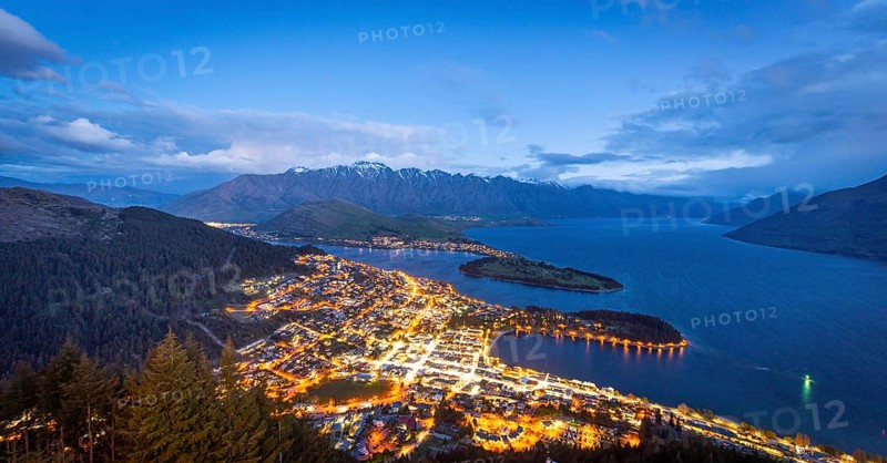 View of Lake Wakatipu and Queenstown