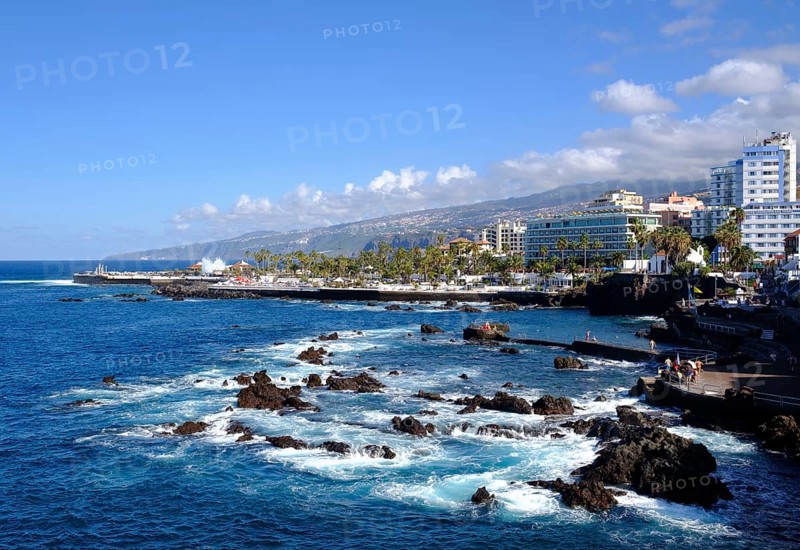 Playa de San Telmo and seawater pool Lago Martianez