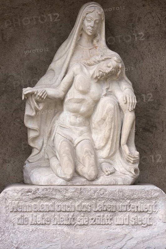Sculpture of Mary and Jesus at St. John's Minster