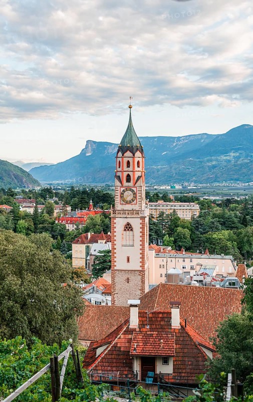 View from Tappeinerweg to Sankt Nikolaus parish church