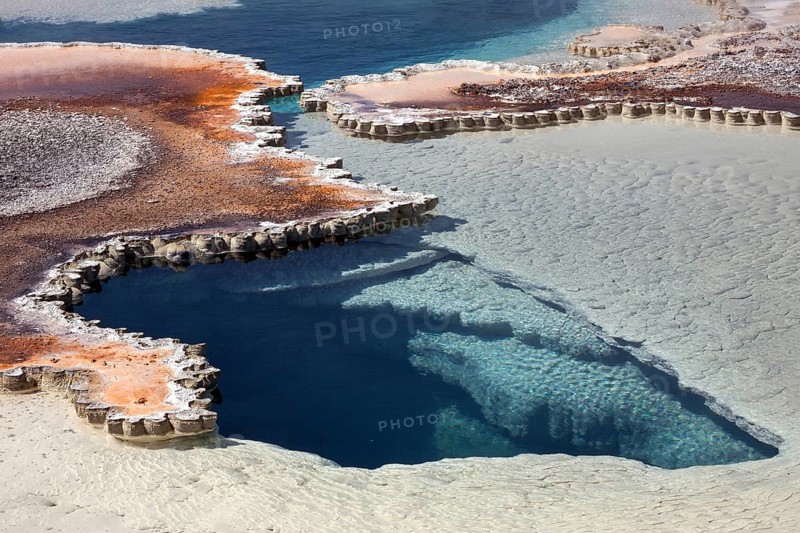 Doublet pool with mineral deposits