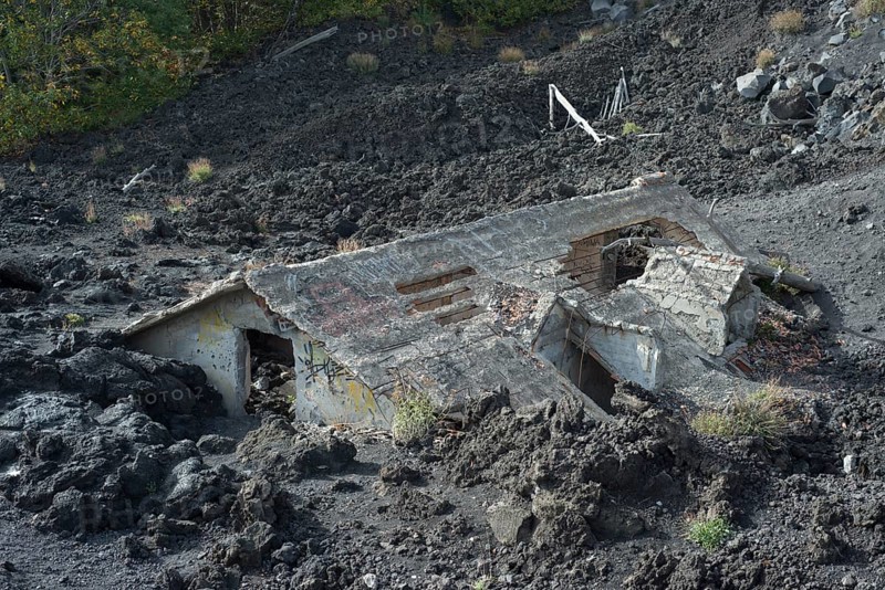 House covered by lava flow from 1983