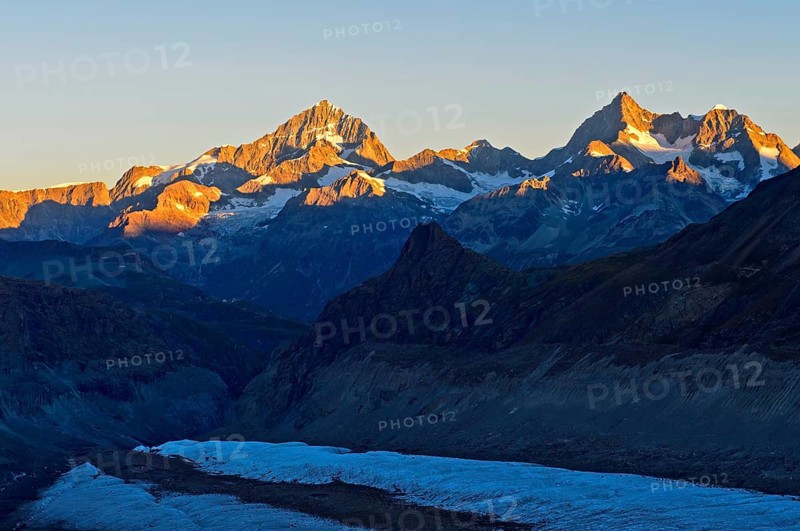 Sunrise at the summits Dent Blanche