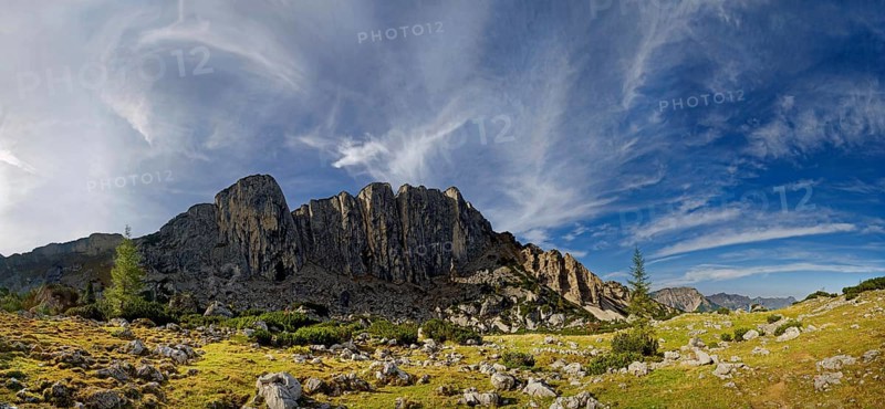 Panorama of the Klobenjoch north face with foehn clouds