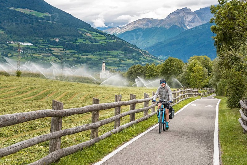 Cyclist with mountain bike