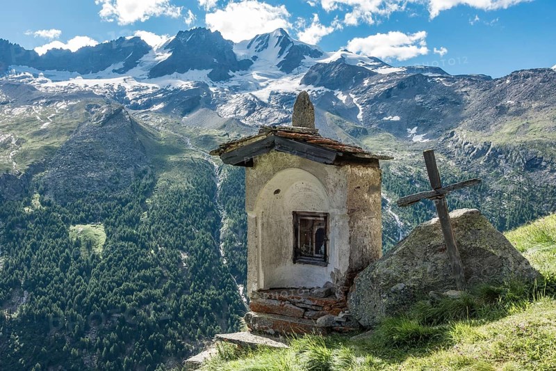 Chapel above the Valsavarenche valley