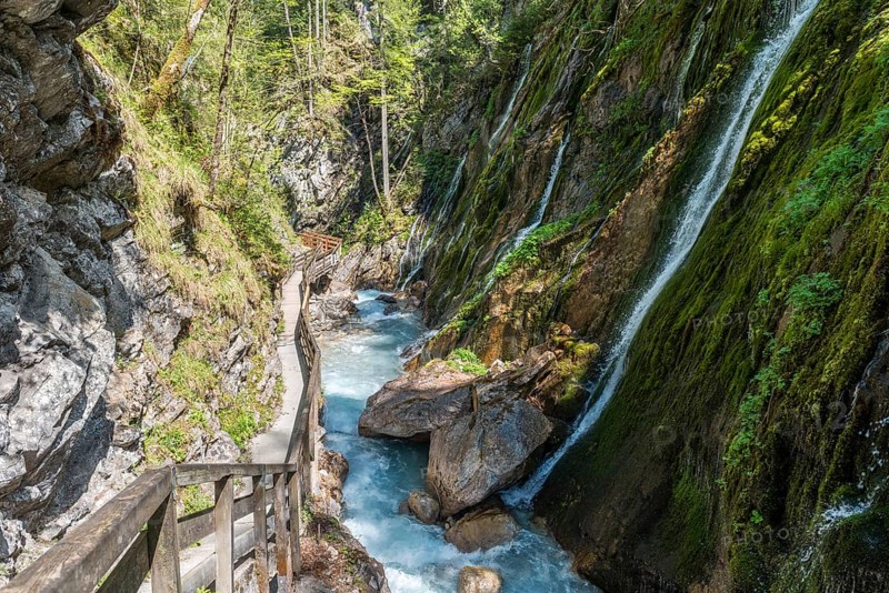 Boardwalk along Wimbach stream
