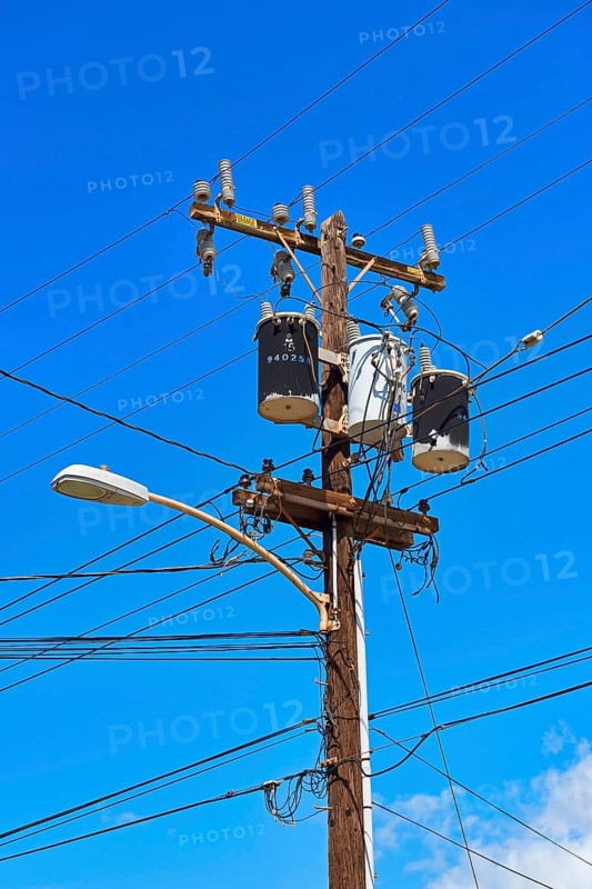 Power supply pole