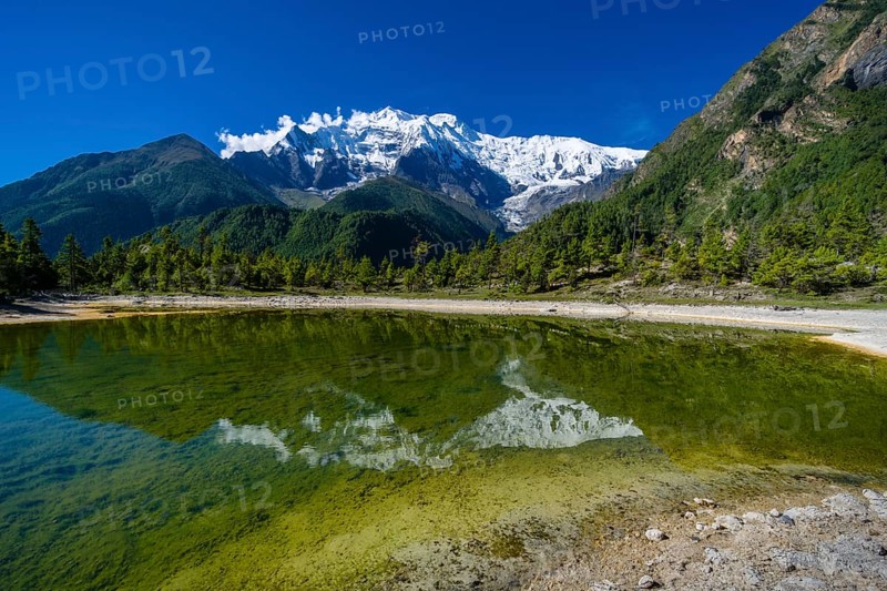 Snowcapped mountain Annapurna 2