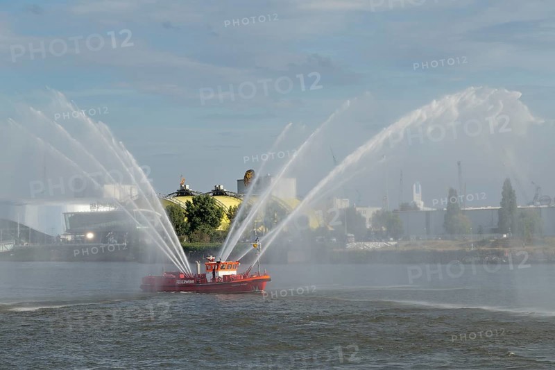 Fire-fighting boat with water fountains at the St. Pauli Piers