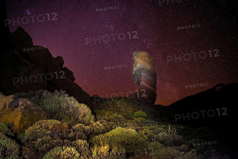 Roque Cinchado and Teide vulcano with starry sky