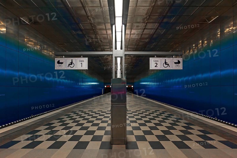 Metro station Uberseequartier