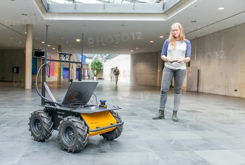 Student controls a robot car