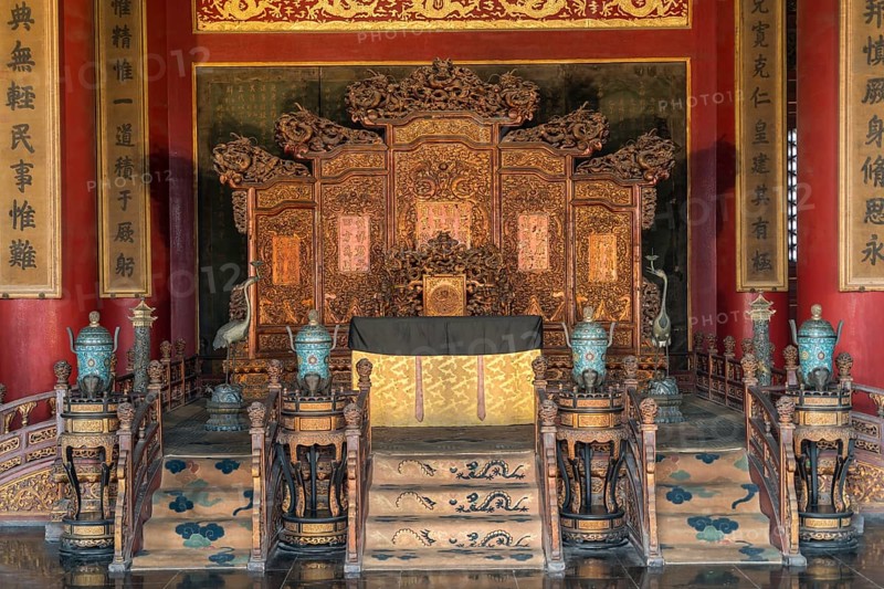 Throne in the Palace of Heavenly Purity