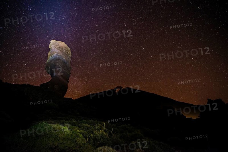 Roque Cinchado and Teide vulcano with starry sky