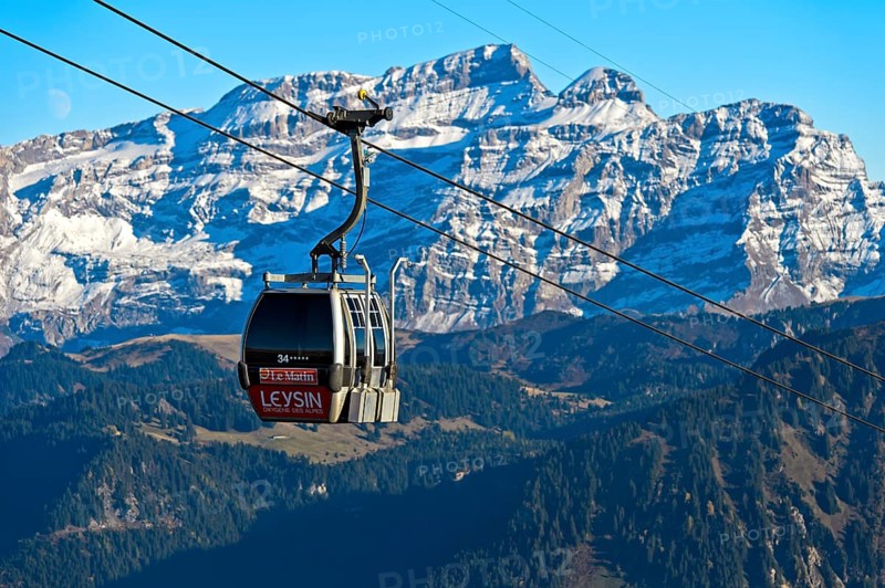 Cabin of the Leysin-Berneuse cableway in front of Les Diablerets Massif