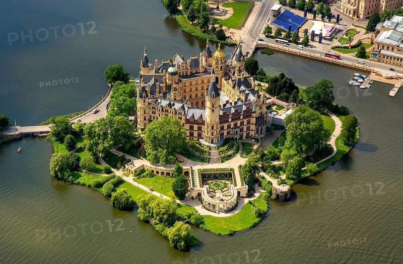 Castle Schwerin with castle garden and castle lake