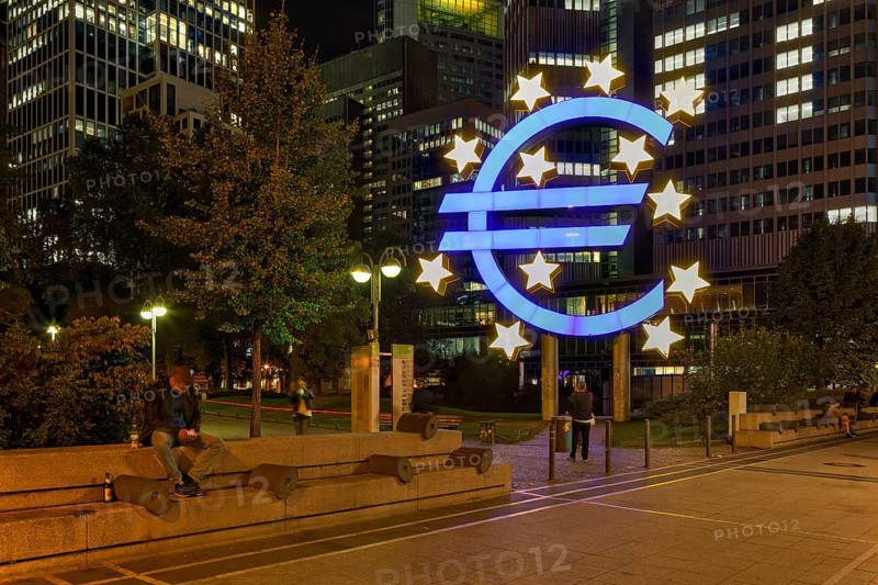 Euro sculpture in front of eurotower