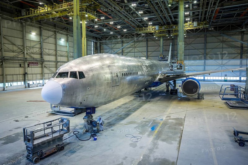 Refurbishment of an airplane