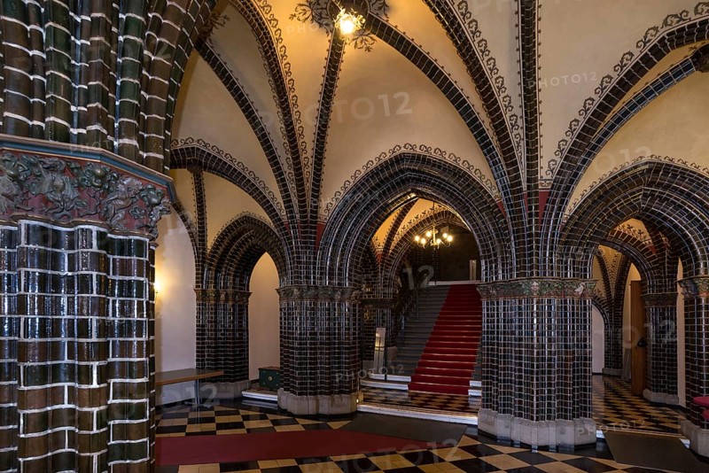 Entrance hall with glazed bricks