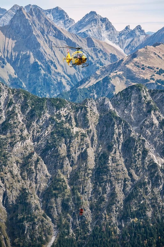 Mountain rescue by helicopter on the Fellhorn ridge